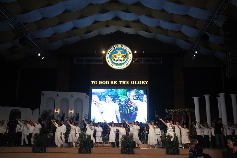 A Song of Praise Interpreters singing on the stage