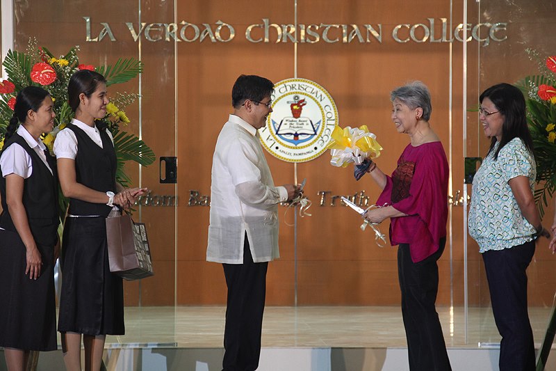 A project supported by the Members of the Church of God International. The La Verdad Christian College in Apalit, Pampanga was inaugurated during Ang Dating Daan's 32nd Anniversary. The institution gives full scholarships that cover everything from tuition fee to daily meals to poor but deserving youths.