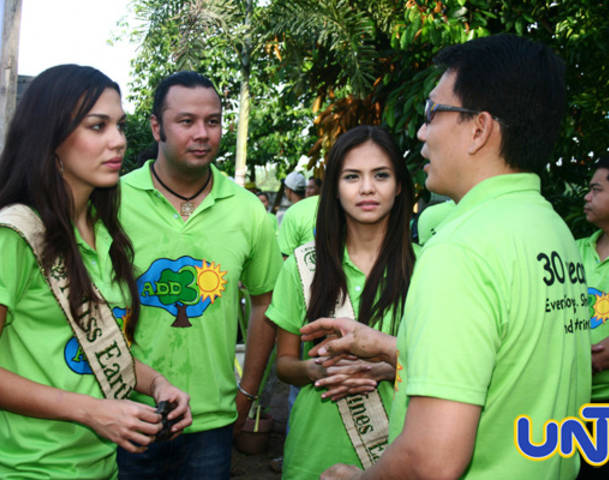 Miss Earth Foundation represented by Kris Psyche Resus and Sandra Inez Seifert are also present during the opening of the ADD-a-Tree event by MCGI and UNTV in 2010. Bro. Daniel discusses with them the intent of the eco-friendly event.