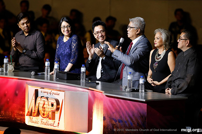 Maestro Ryan Cayabyab, Chairman of the Board of Judges, expressing his sentiments to the crowd. "I felt like I was praying all night," he said of his ASOP experience. (Photo courtesy of Photoville International)