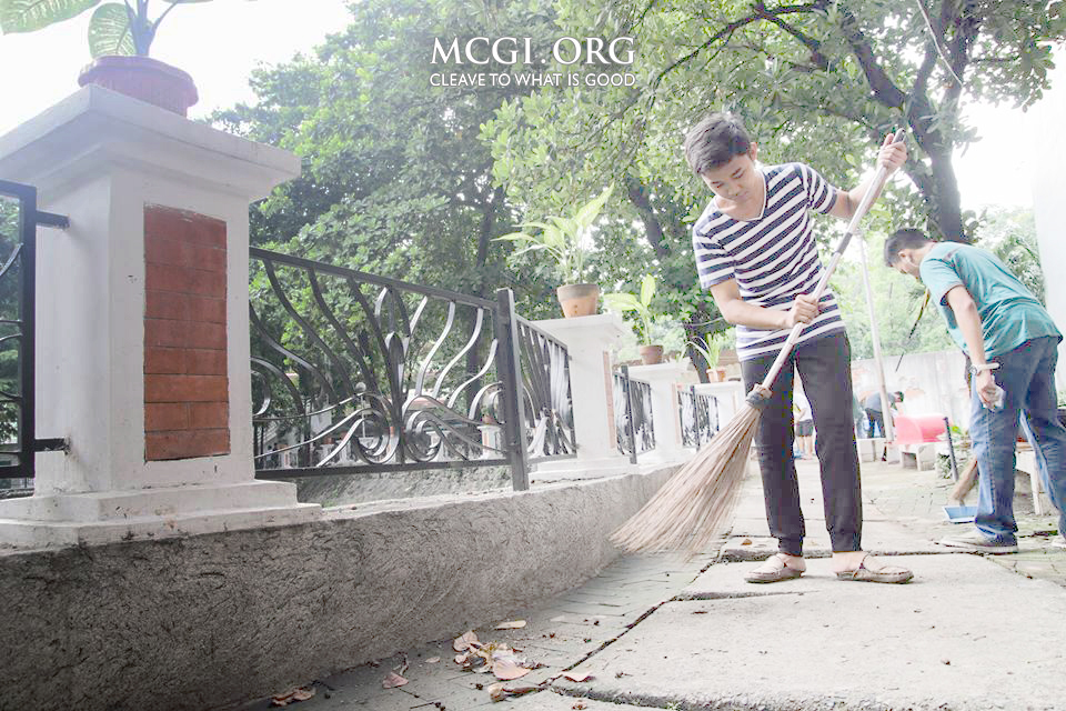 Student members of the Bible Readers Society International - PUP Sta. Mesa chapter sweeping the grounds of the Lagoon Park during this year's week-long Brigada Eskwela program.